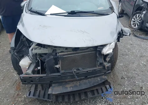 2015 Nissan Versa Note S (Sr)/S Plus/Sl/Sr/Sv z USA, uszkodzony, nr VIN 3N1CE2CP9FL406652